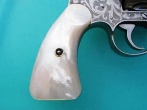 Close up of the right side grip on the Colt Detective Special