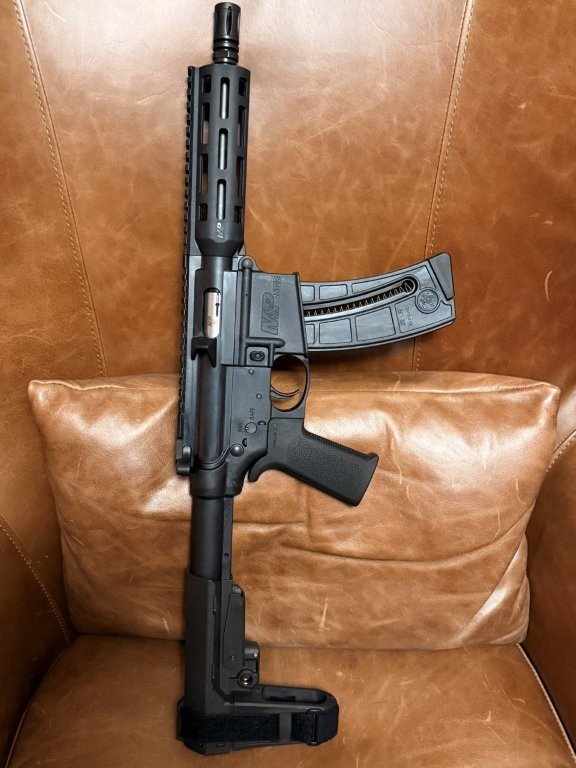M&P15-22 brace pistol close view (receiver and handguard)